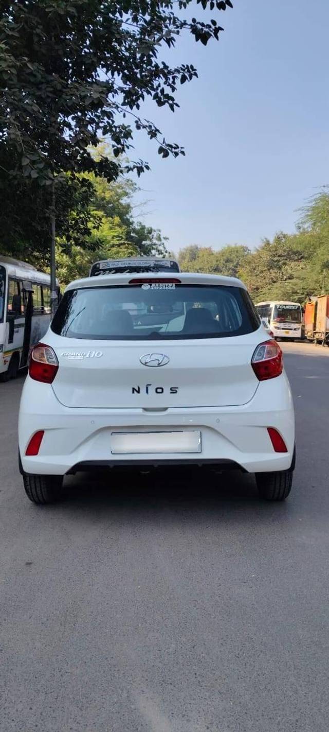 https://images10.gaadi.com/usedcar_image/4514359/original/processed_33f342c53965ddc334095b8dfd363abc.jpg?imwidth=6402