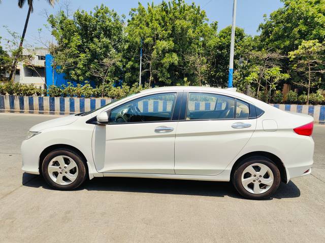https://images10.gaadi.com/usedcar_image/4514364/original/5fb687f9b98bf379c6d5f9a8d4e34f61.jpg?imwidth=6402