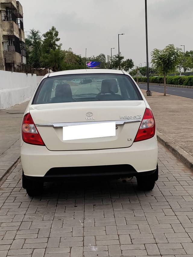https://images10.gaadi.com/usedcar_image/4514365/original/processed_f44d158ac24a0283f0babe0023f06f4c.jpg?imwidth=6402