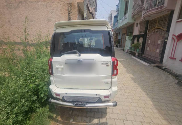 https://images10.gaadi.com/usedcar_image/4514367/original/6d1cfedc-3cbb-4efe-92a9-8b43b12db933.?imwidth=6400