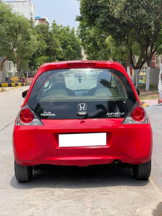 https://images10.gaadi.com/usedcar_image/4514381/original/processed_049b69dcacb9e191e4c5f78413e85532.jpg?imwidth=6402