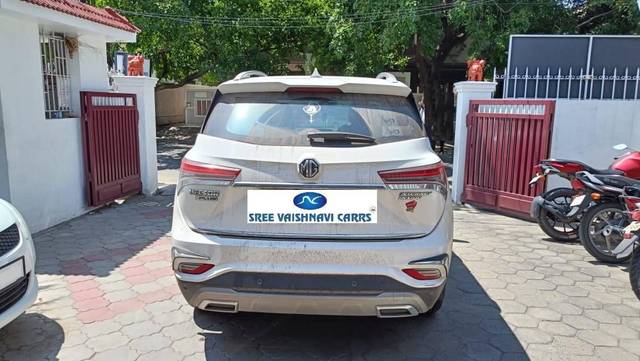 https://images10.gaadi.com/usedcar_image/4514387/original/processed_2856a8c61e59b95551d65eb8c5d97cce.jpeg?imwidth=6401
