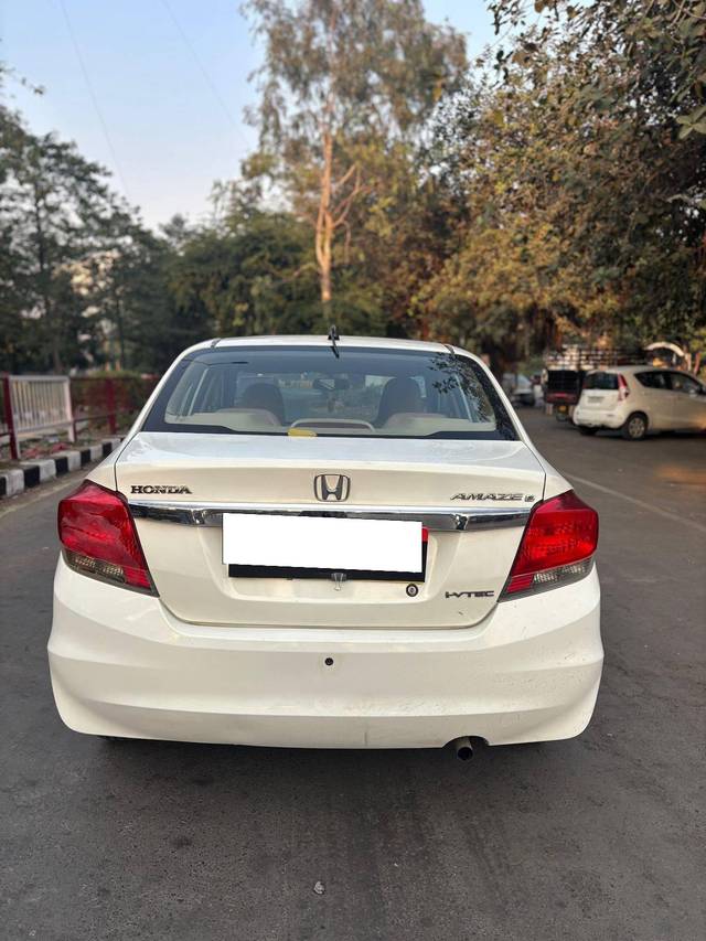 https://images10.gaadi.com/usedcar_image/4514393/original/processed_c8f4c76b91886c31900ee0c9823aff3b.jpg?imwidth=6402