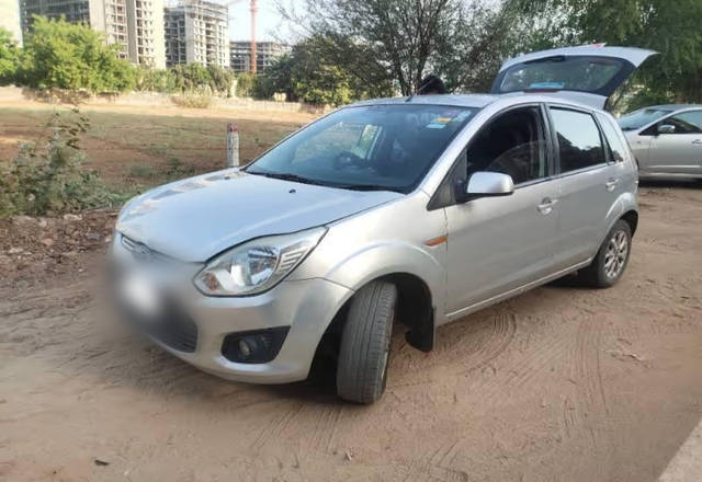 https://images10.gaadi.com/usedcar_image/4514414/original/f1fda9c3-06a4-4ba8-b6a9-9af91a3d3fe6.?imwidth=6402