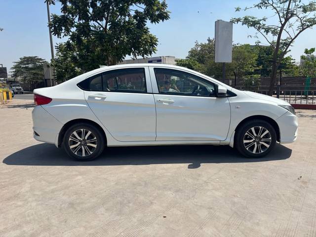 https://images10.gaadi.com/usedcar_image/4514440/original/0d4a2c1891f5b45199833cf52286e3a9.jpg?imwidth=6401