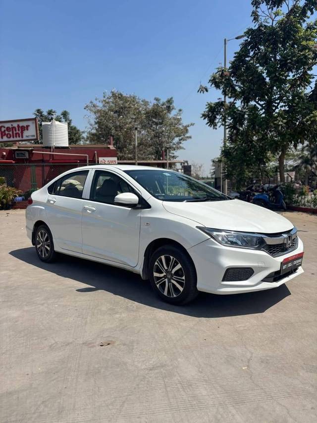 https://images10.gaadi.com/usedcar_image/4514440/original/processed_54f032a2bfdadff4a4f556f5c16ba30d.jpg?imwidth=6400