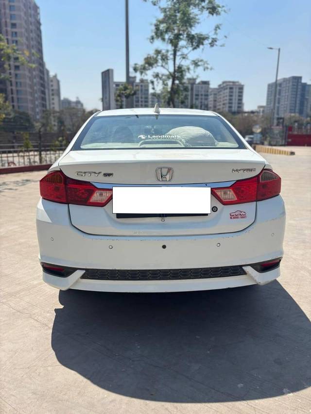 https://images10.gaadi.com/usedcar_image/4514440/original/processed_ae837ad844fd95b3ae5e4d2dd87b21e4.jpg?imwidth=6402