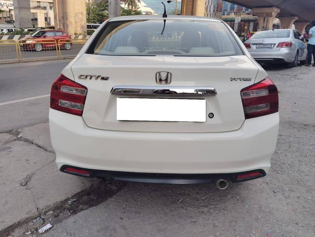 https://images10.gaadi.com/usedcar_image/4514442/original/processed_7a2fb4e472ff8ee19902d7e25d09ac58.jpg?imwidth=6401