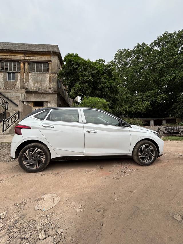 https://images10.gaadi.com/usedcar_image/4514443/original/90c5d7f1f9081f96e04856fca3a438e5.jpg?imwidth=6401