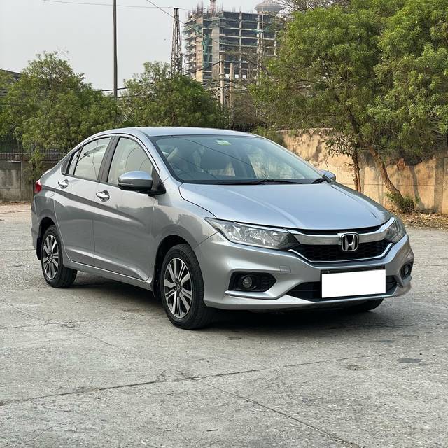 https://images10.gaadi.com/usedcar_image/4514448/original/processed_0d21c9136251a06a5db4eede1b5f5293.jpg?imwidth=6400