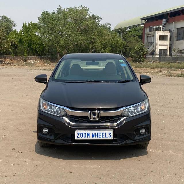 https://images10.gaadi.com/usedcar_image/4514456/original/8a8d89d92f863c4d97a1de2d9502de95.jpg?imwidth=6400