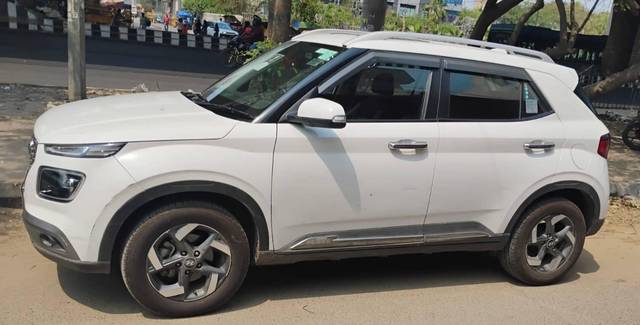 https://images10.gaadi.com/usedcar_image/4514458/original/processed_7edee1ed11fca1e97f10ce41fd6ac0d2.jpg?imwidth=6402