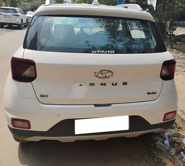 https://images10.gaadi.com/usedcar_image/4514458/original/processed_feb74903a792b4328dde11939c74014c.jpg?imwidth=6401