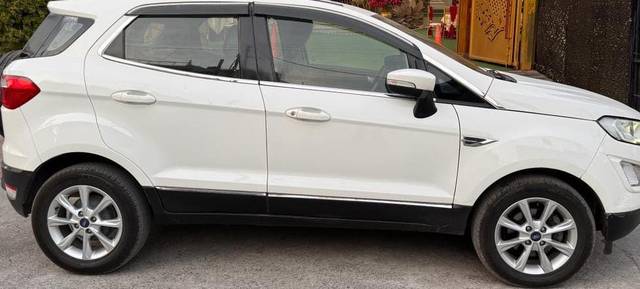 https://images10.gaadi.com/usedcar_image/4514459/original/d40c5cfe221f9ddc37fae4d71f592071.jpg?imwidth=6401