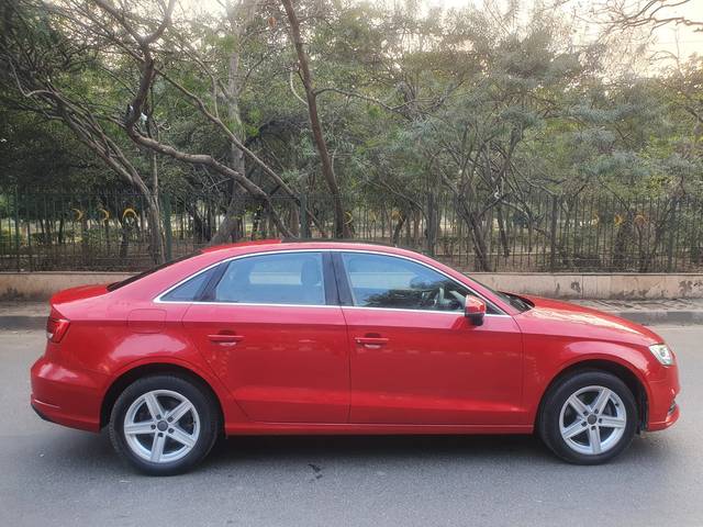https://images10.gaadi.com/usedcar_image/4514464/original/5265854d84f1bbdd25ae27f717314b78.jpg?imwidth=6401