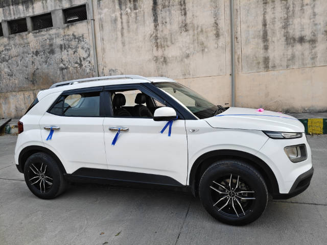 https://images10.gaadi.com/usedcar_image/4514470/original/ab7660875027431011d1bc5487cc7f89.png?imwidth=6401