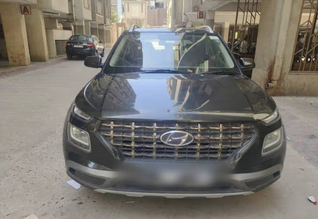 https://images10.gaadi.com/usedcar_image/4514475/original/700bc3b3-5e9e-4c76-83e5-0353b073c68f.?imwidth=6400