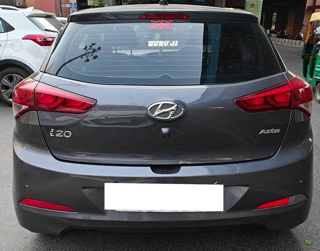 https://images10.gaadi.com/usedcar_image/4514484/original/processed_d0e851bb9834d53d40136a8fb3e7fc75.jpg?imwidth=6401