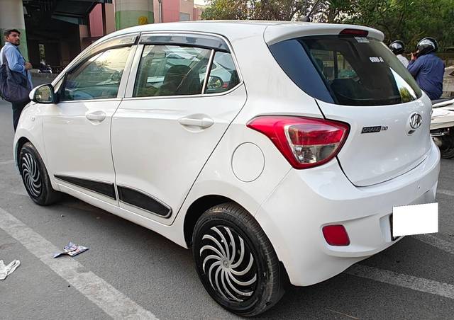 https://images10.gaadi.com/usedcar_image/4514498/original/processed_5465d2ce0b14203647757a36a7c28807.jpg?imwidth=6402
