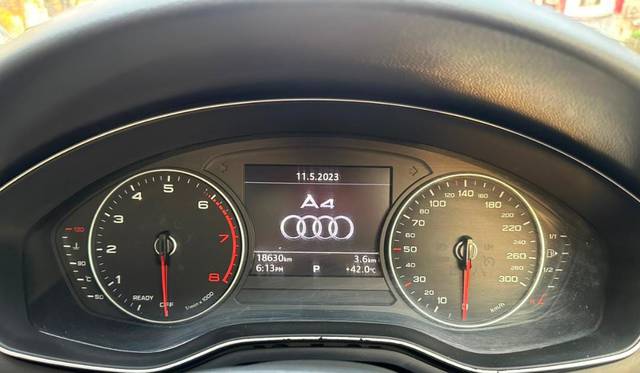 https://images10.gaadi.com/usedcar_image/4514500/original/2c22a8af8e406c5ab47e1897cc23128f.jpg?imwidth=6402
