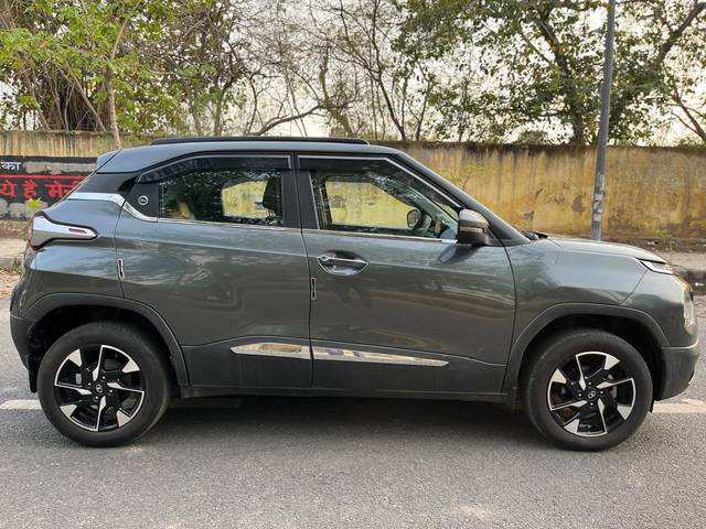 https://images10.gaadi.com/usedcar_image/4514504/original/processed_d6a18bea8612aa266233b816317409c5.jpg?imwidth=6401