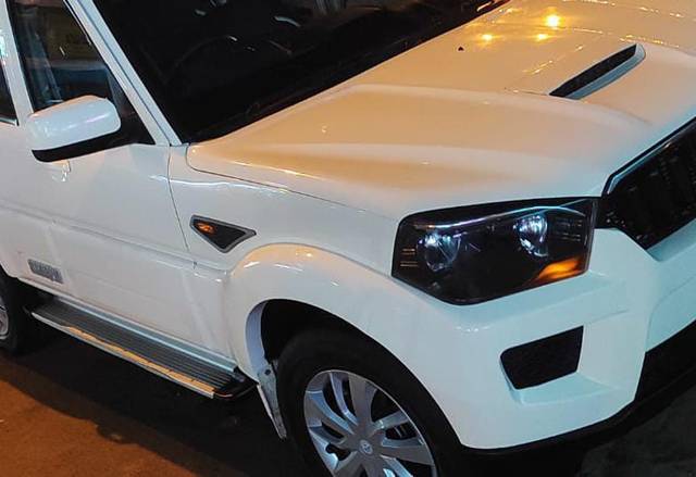 https://images10.gaadi.com/usedcar_image/4514506/original/31ef30cc6821e1236ca6fb833d623d94.jpg?imwidth=6402