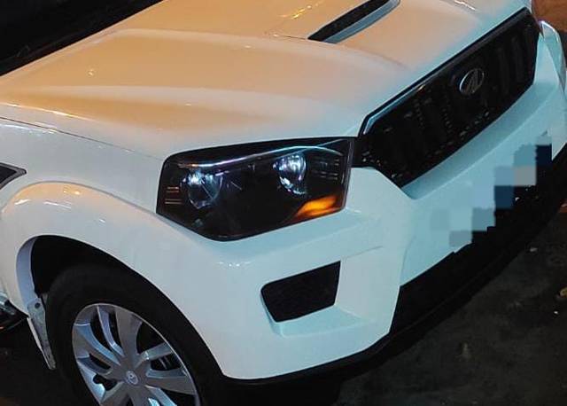 https://images10.gaadi.com/usedcar_image/4514506/original/cdf012aa2e7a74a78ede1d2e23e4d67b.jpg?imwidth=6401