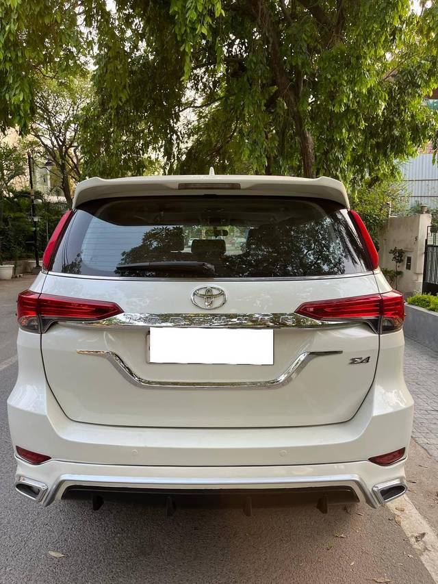 https://images10.gaadi.com/usedcar_image/4514508/original/processed_f6add3a4c3ce636c0fee503edb7d1ec1.jpg?imwidth=6401