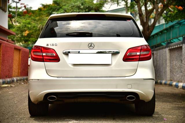 https://images10.gaadi.com/usedcar_image/4514514/original/processed_425c98d77155bcf6ca8be4a0fb152087.jpg?imwidth=6402