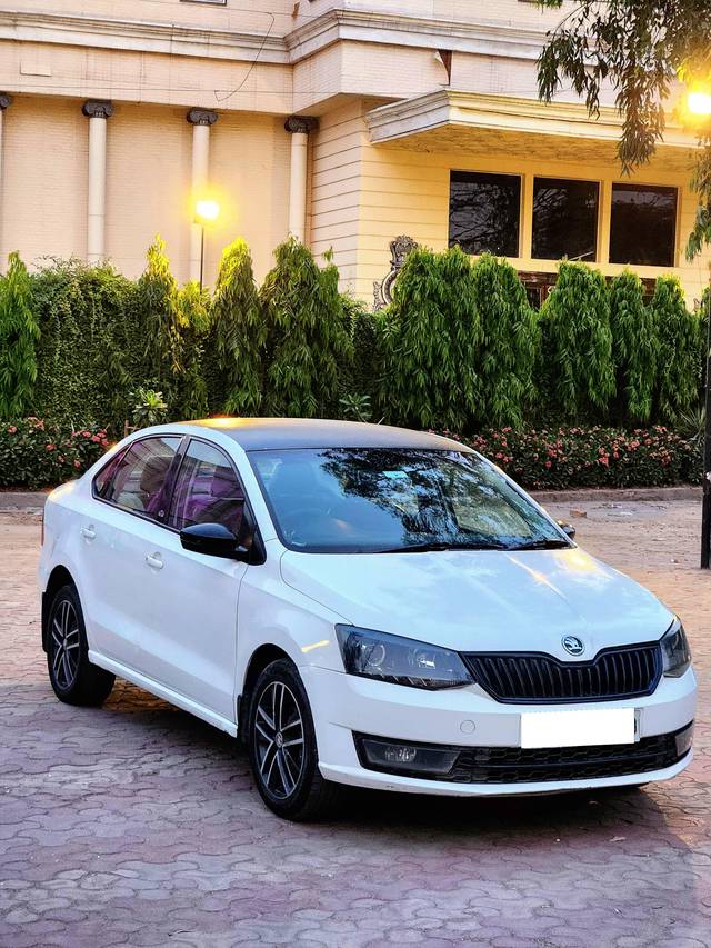 https://images10.gaadi.com/usedcar_image/4514519/original/processed_4f26282d4d2e180356237bfa96558988.jpg?imwidth=6400