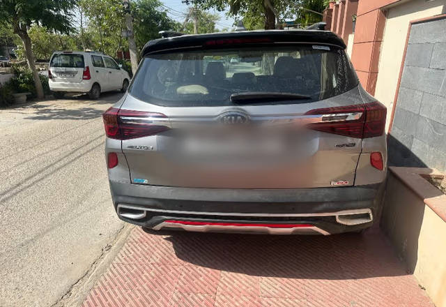 https://images10.gaadi.com/usedcar_image/4514520/original/4bce5a27-053d-48c7-9ab1-9534291fc2d0.?imwidth=6402