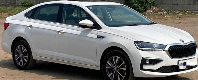 https://images10.gaadi.com/usedcar_image/4514523/original/processed_8c9b173de629b3573916c96ef0567685.jpg?imwidth=6400