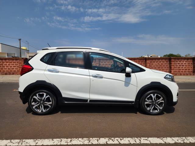 https://images10.gaadi.com/usedcar_image/4514533/original/processed_098dfe22c0c1ccba9995eafca4c8fdb5.jpg?imwidth=6401