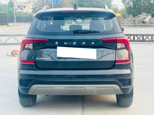 https://images10.gaadi.com/usedcar_image/4514537/original/processed_c914a67606055a7ef733c24776eb34f3.jpg?imwidth=6402