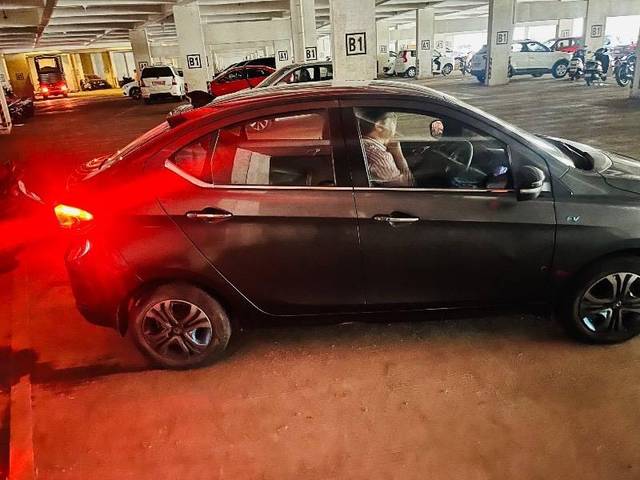 https://images10.gaadi.com/usedcar_image/4514578/original/processed_46e255bc-e22c-44f4-8576-e5143e50ea5e.jpeg?imwidth=6402