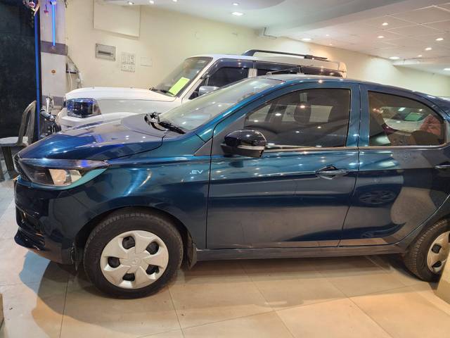 https://images10.gaadi.com/usedcar_image/4514604/original/processed_e7bce52f64e47dec851b30bbdb008a3e.jpg?imwidth=6400
