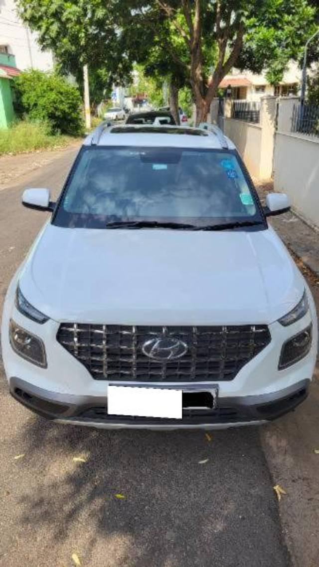 https://images10.gaadi.com/usedcar_image/4514609/original/processed_94c1c130-1664-4401-8b7e-e8aa88c81b0e.jpg?imwidth=6402