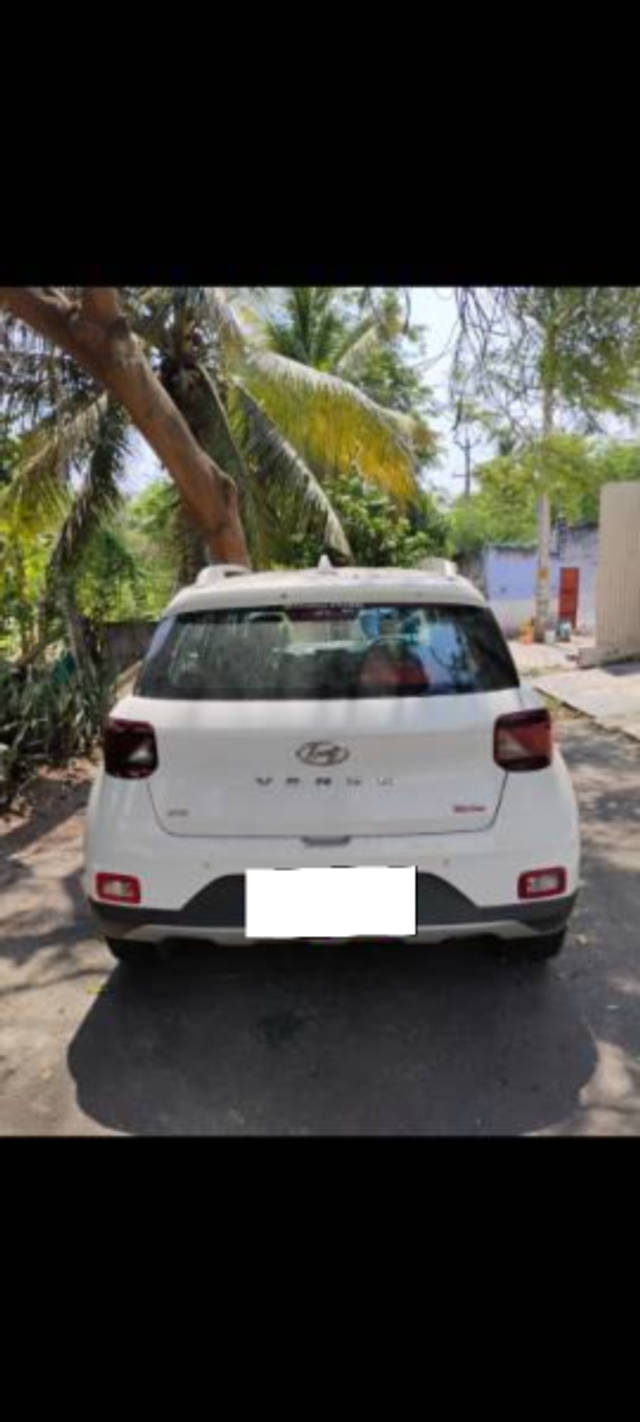 https://images10.gaadi.com/usedcar_image/4514609/original/processed_94e7af7e-f5e3-48f5-8ef3-3cdc25fb99bc.png?imwidth=6401
