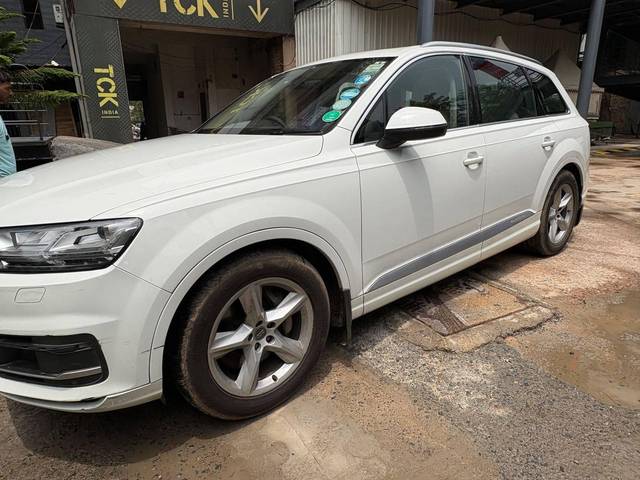 https://images10.gaadi.com/usedcar_image/4514616/original/processed_76ccb5aff2a60a96bc60b0cf3b0f4389.jpg?imwidth=6400