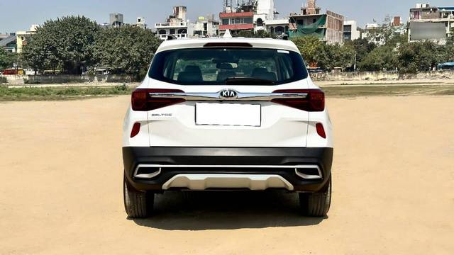 https://images10.gaadi.com/usedcar_image/4514623/original/processed_66fabb3b8b165a0acb95765facb861ab.jpg?imwidth=6402