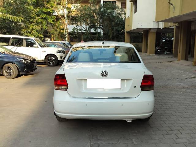 https://images10.gaadi.com/usedcar_image/4514630/original/processed_99cf45d1b08ffd9589285948296d0623.jpg?imwidth=6402