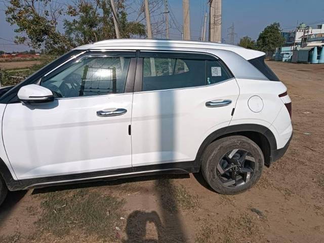 https://images10.gaadi.com/usedcar_image/4514631/original/processed_fd4ad2d3-64a4-4333-9177-cb83ec92851c.jpg?imwidth=6402