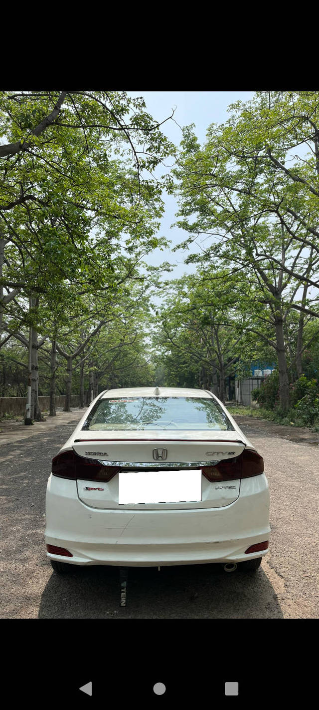 https://images10.gaadi.com/usedcar_image/4514643/original/processed_4326f93ddef2126df65b45fe226394e7.png?imwidth=6401