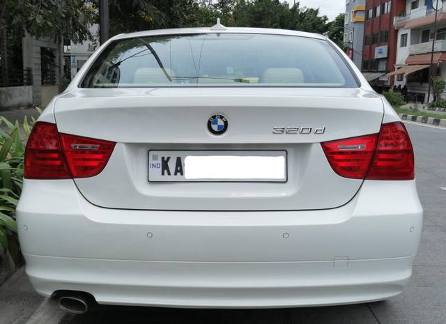 https://images10.gaadi.com/usedcar_image/4514650/original/processed_8884f43e273a48a4a18ee6cb4c78ad8f.jpeg?imwidth=6402