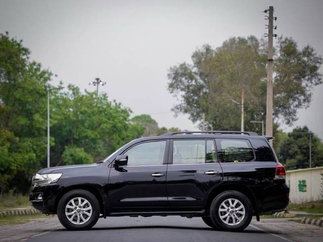 https://images10.gaadi.com/usedcar_image/4514655/original/d02d8444cd5d875f8f9742c6d6145f4a.jpg?imwidth=6402