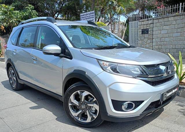 https://images10.gaadi.com/usedcar_image/4514657/original/processed_aea246ceb64f241483e168fb10373481.jpeg?imwidth=6400