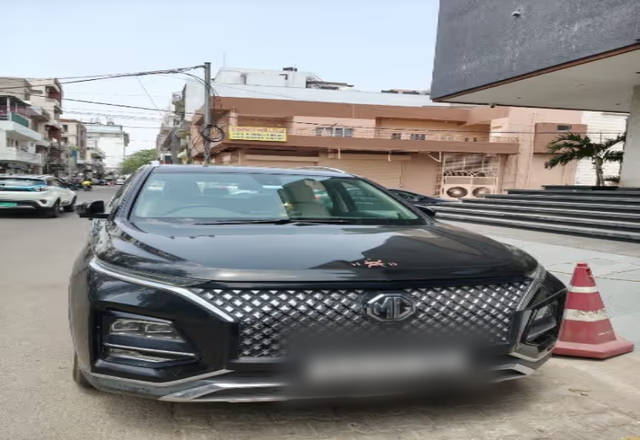 https://images10.gaadi.com/usedcar_image/4514671/original/99582d70-46ab-40fb-965b-08e993daec81.?imwidth=6400