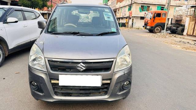 https://images10.gaadi.com/usedcar_image/4514677/original/processed_edc681e3bc8ae20cdb0acc29f7ee34d8.jpg?imwidth=6402