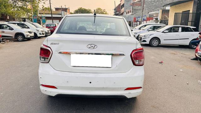 https://images10.gaadi.com/usedcar_image/4514679/original/processed_9683e6eb78f058792b88de46ddd48ed9.jpg?imwidth=6401