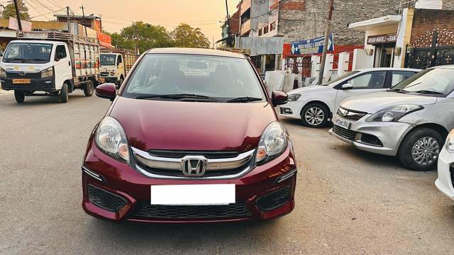 https://images10.gaadi.com/usedcar_image/4514686/original/processed_2b66b1e0605f4416f0c49163220acf6d.jpg?imwidth=6402